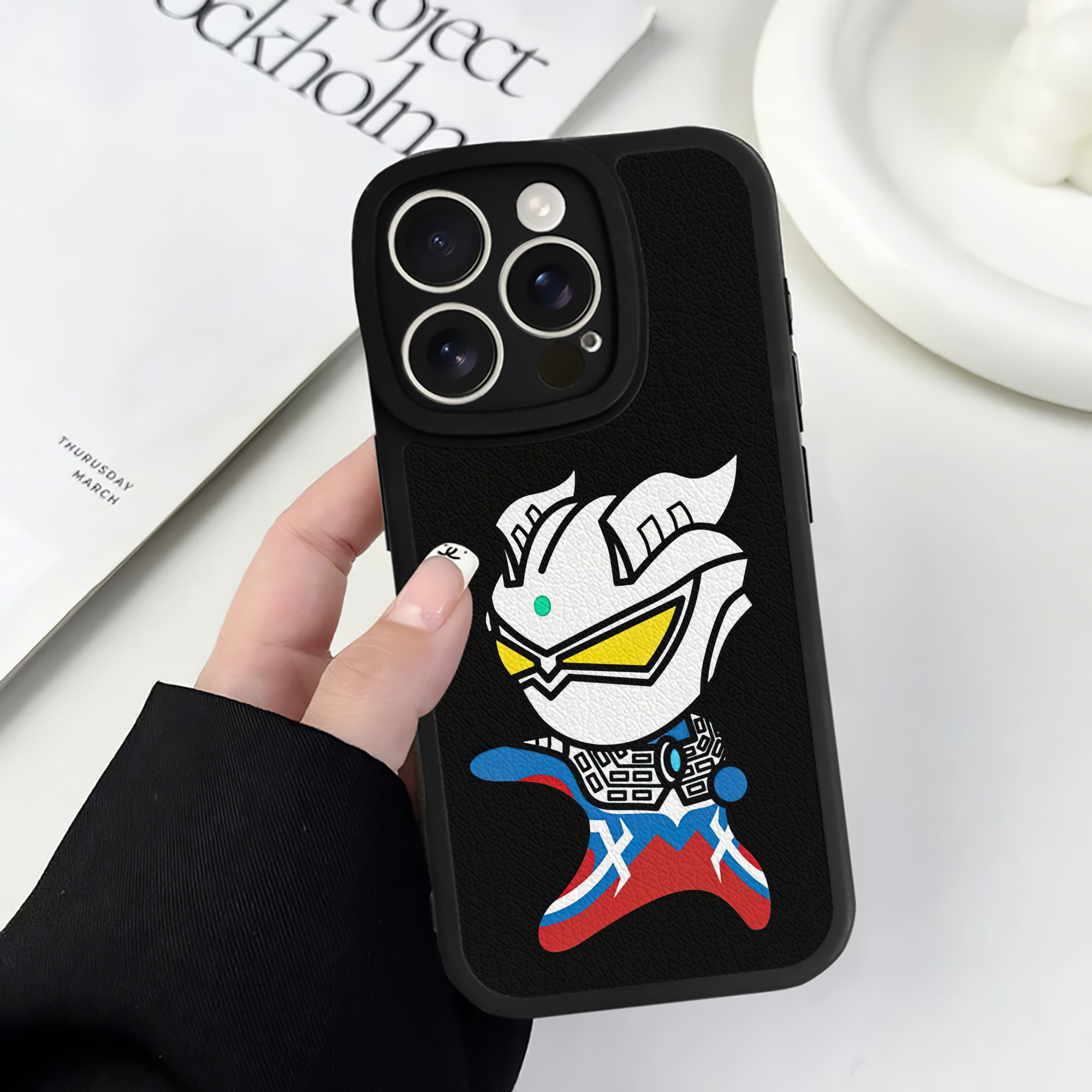 （画像用） ウルトラマン Ultraman 【iPhone 16シリーズ対応】シリコンスマホケース（レザー調） 材質：シリコン
